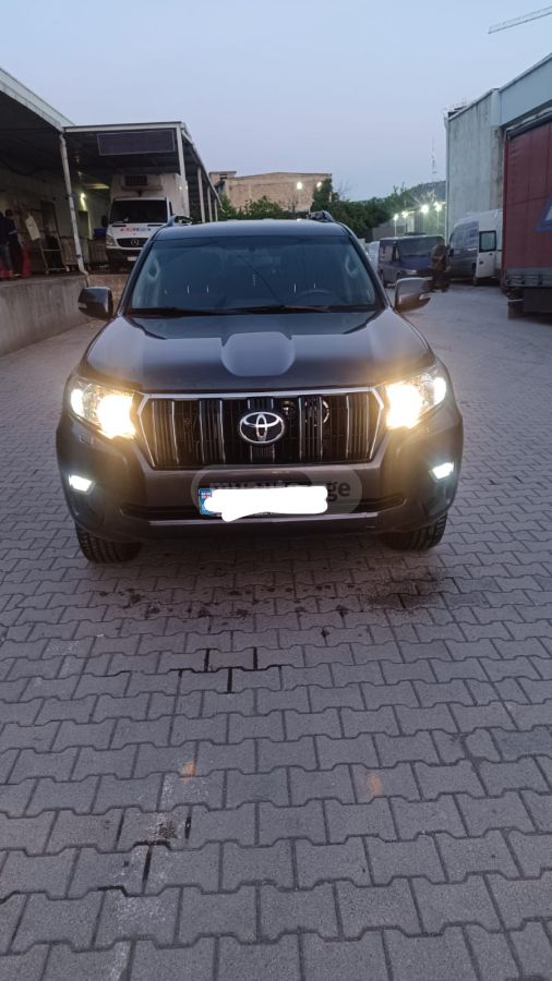 Toyota Land Cruiser 2019 — photo 2