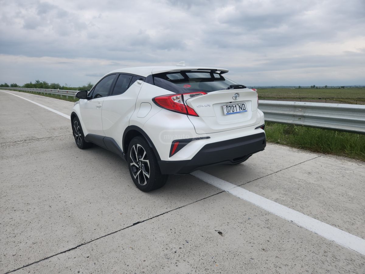 Toyota C-HR 2019 — photo 2