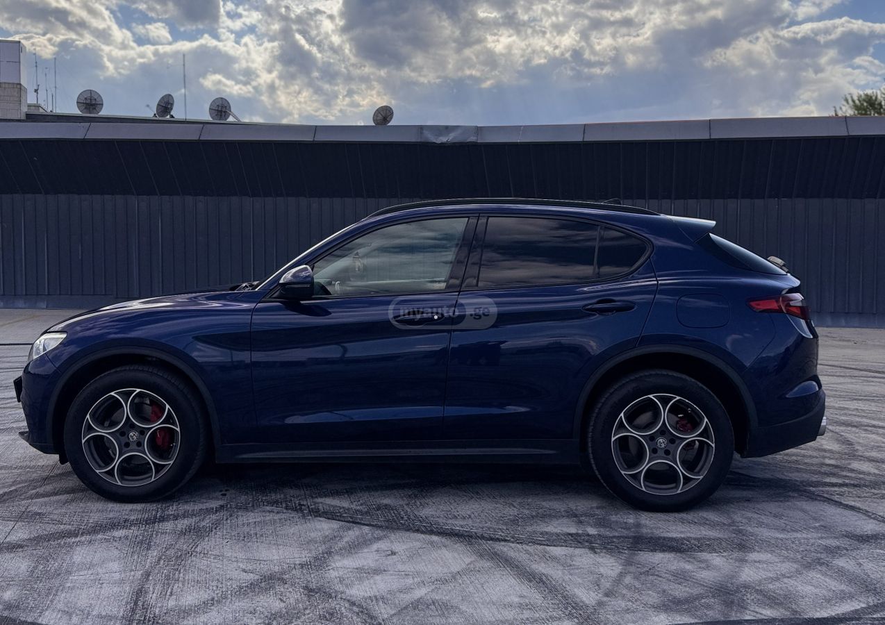 Alfa Romeo Stelvio 2018 — photo 2