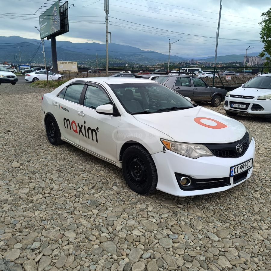 Toyota Camry 2013 — photo 2