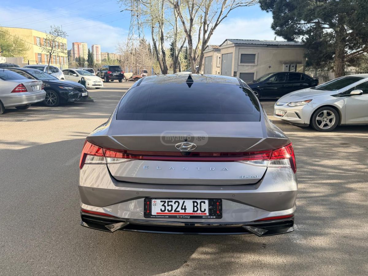 Hyundai Elantra 2022 — photo 2