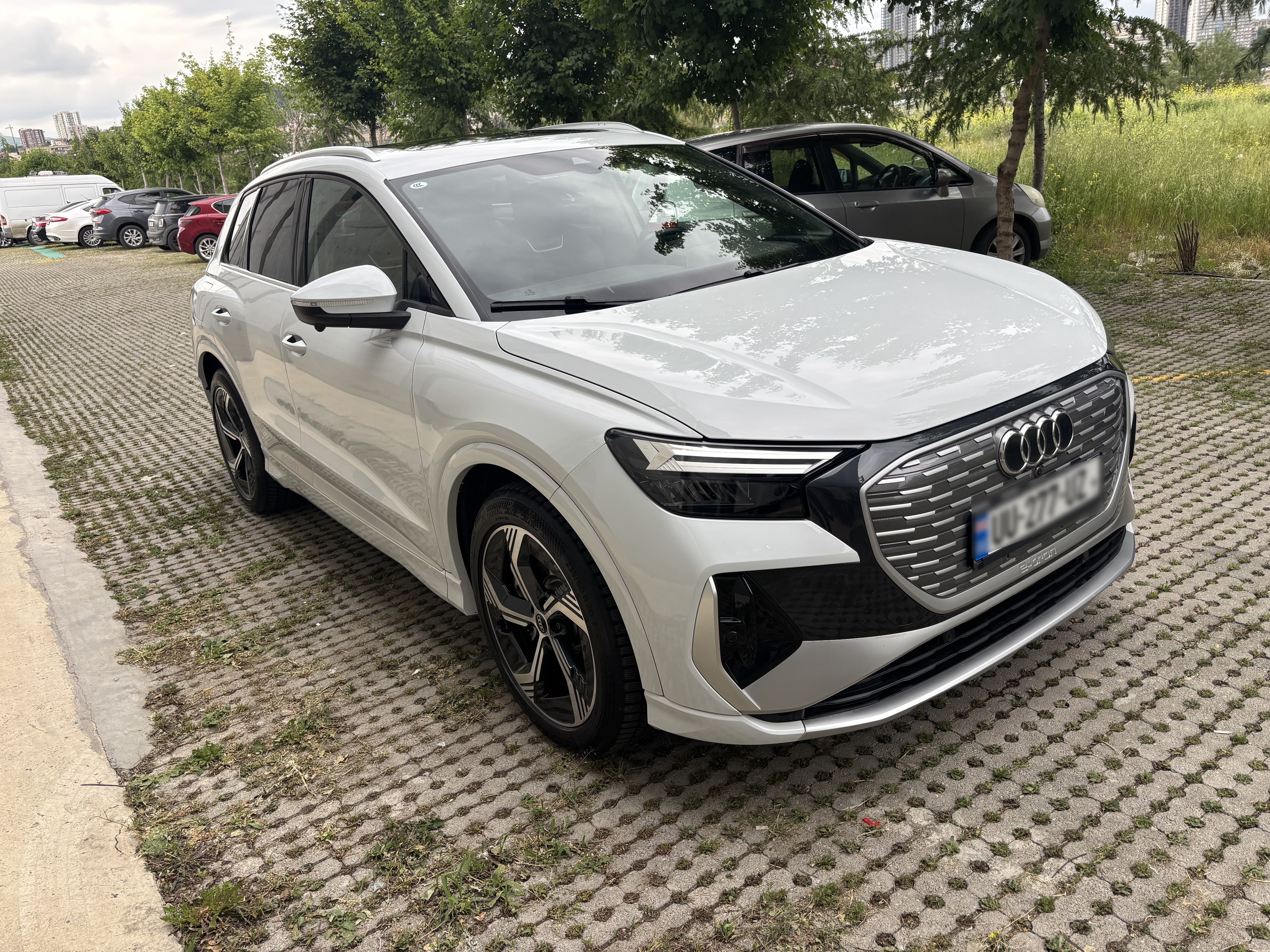 Audi Q4 e-tron 2022 — photo 2