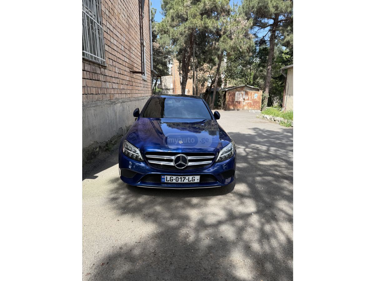 Mercedes-Benz C 300 2019 — photo 2