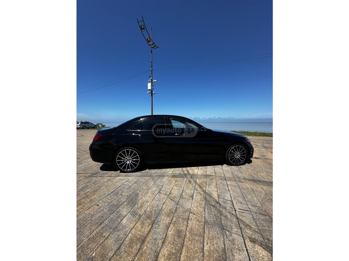 Mercedes-Benz C 300 2018 — photo 2
