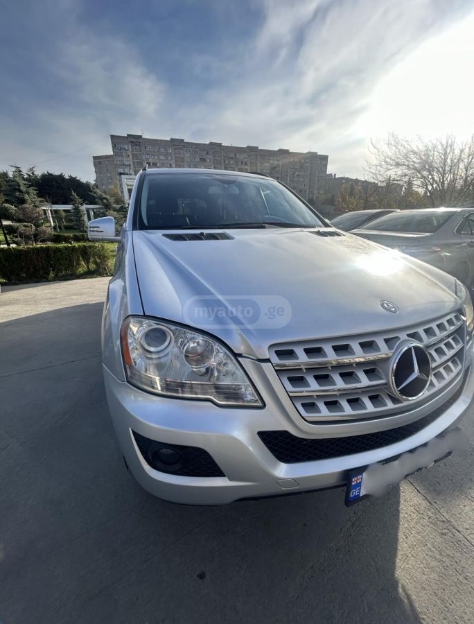 Mercedes-Benz ML 350 2011 — photo 2