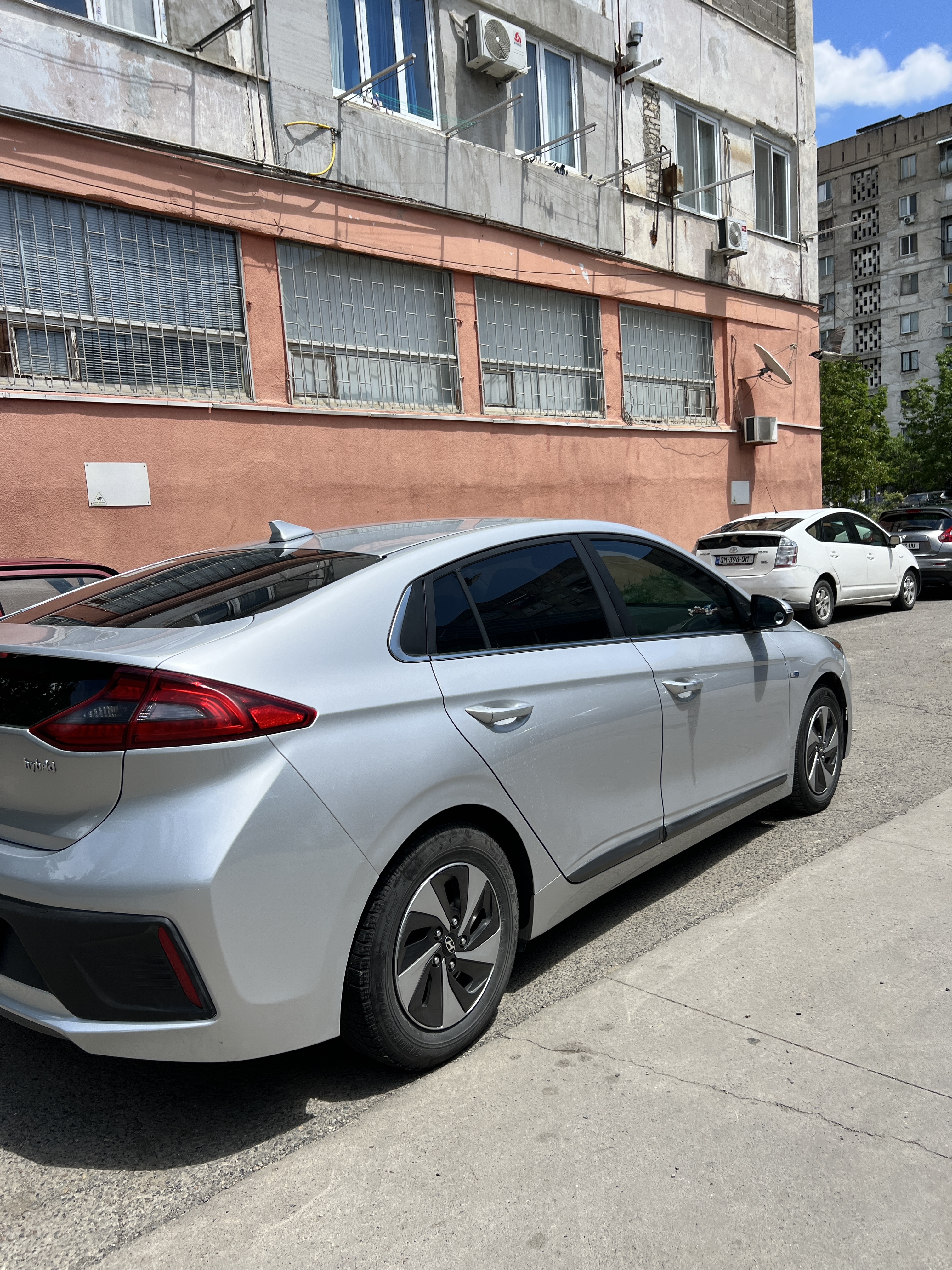 Hyundai Ioniq 2017 — photo 2