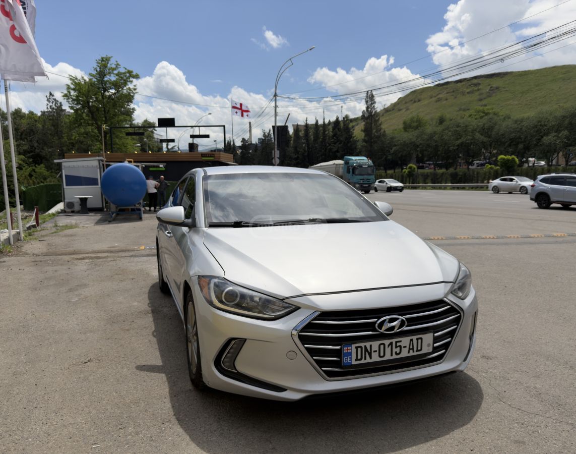 Hyundai Elantra 2018 — photo 2