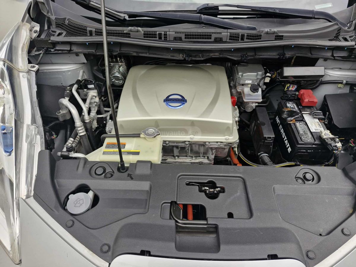 Nissan Leaf 2015 — photo 2