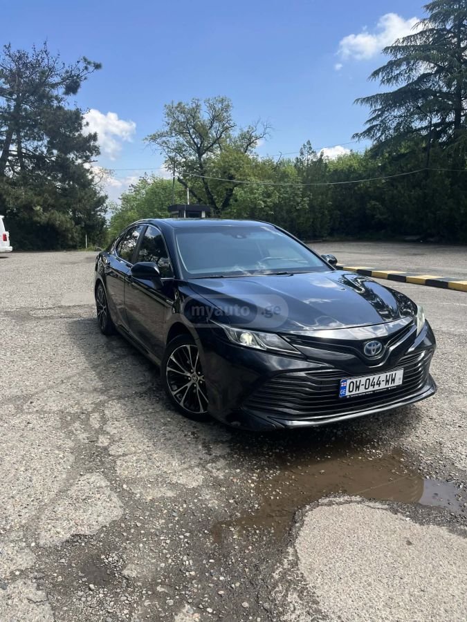Toyota Camry 2018 — photo 2