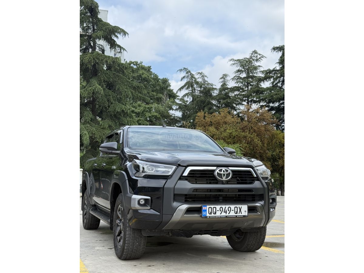 Toyota Hilux 2023 — photo 2