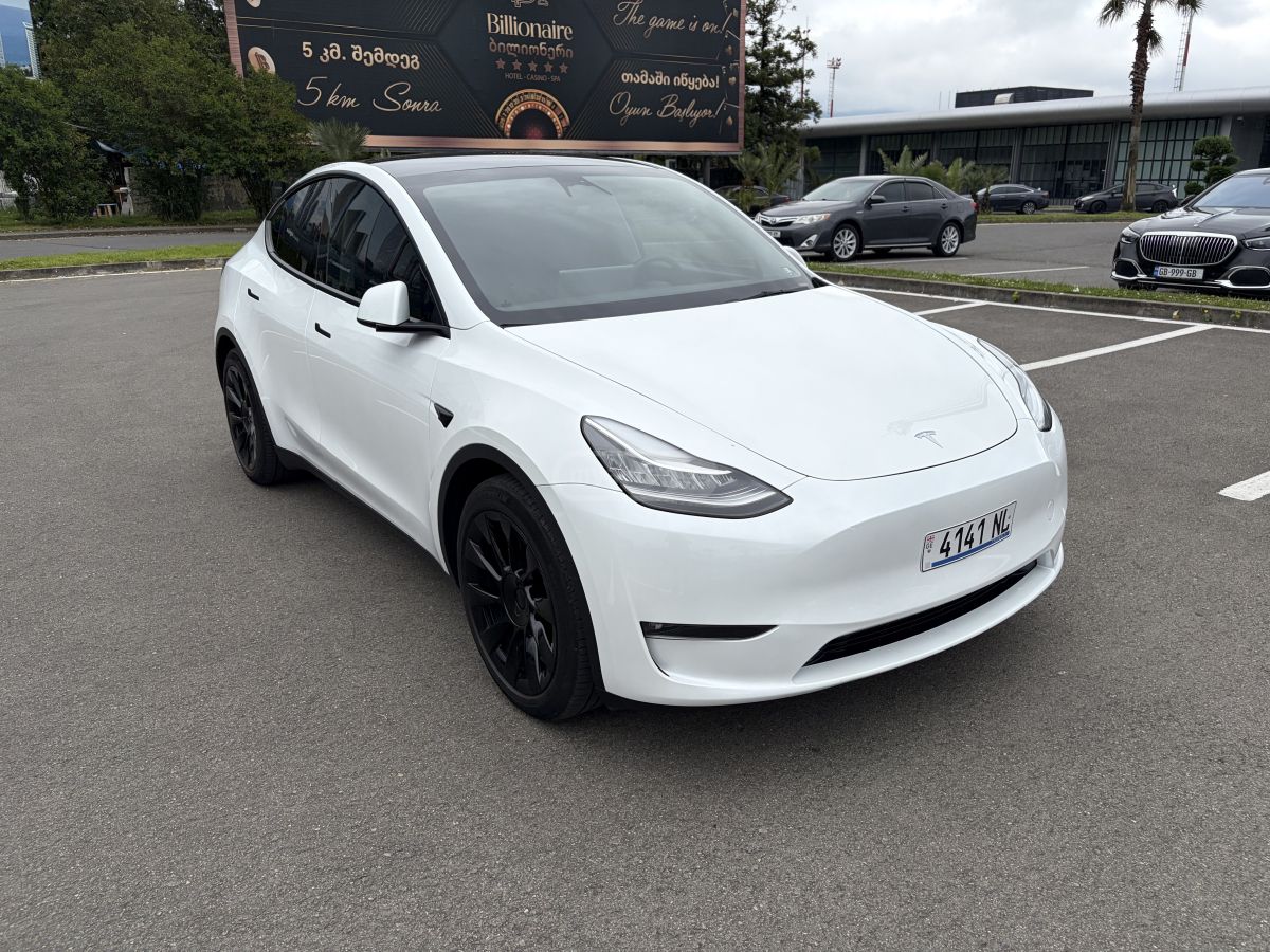Tesla Model Y 2022 — photo 2