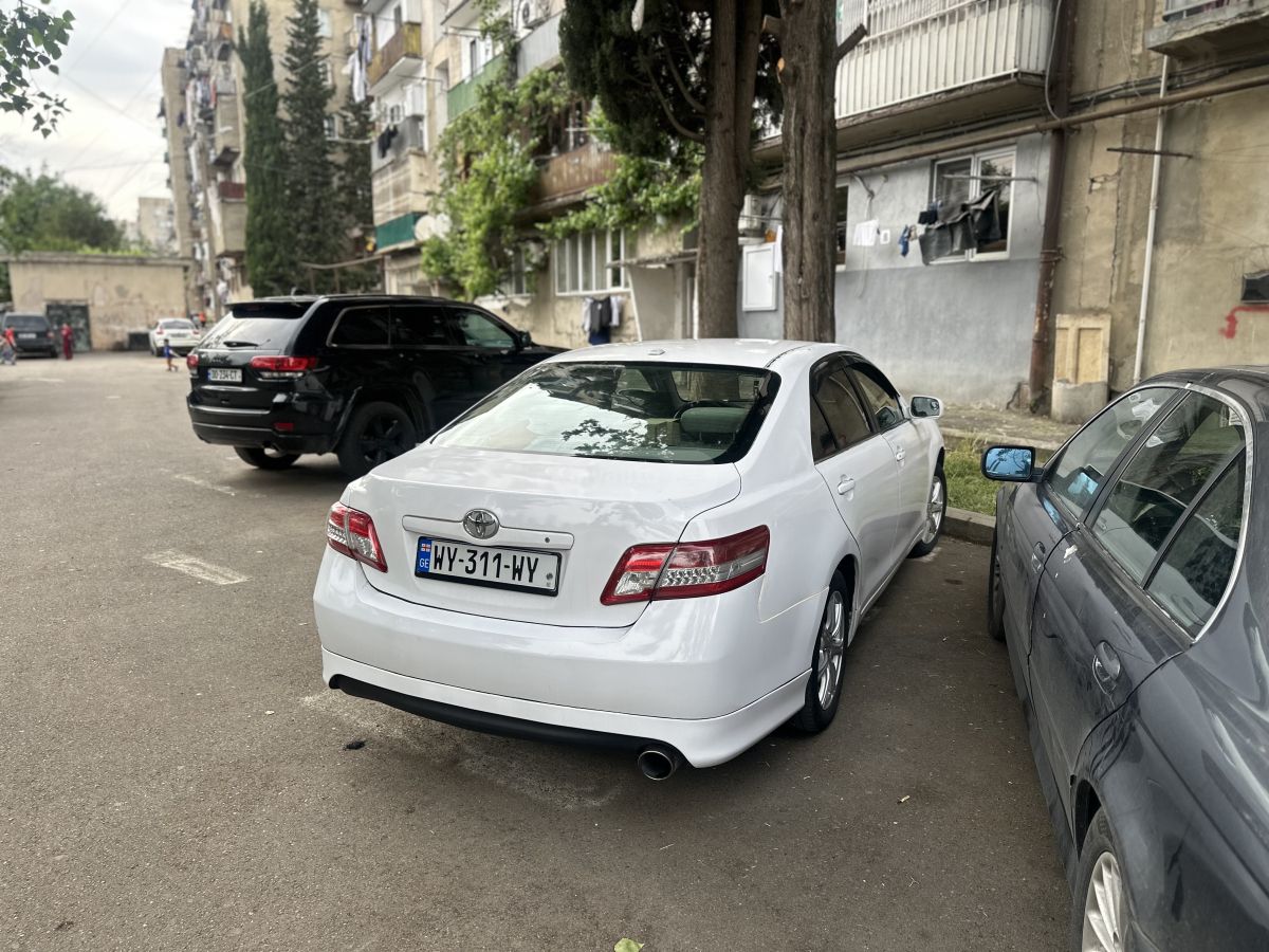 Toyota Camry 2010 — photo 2
