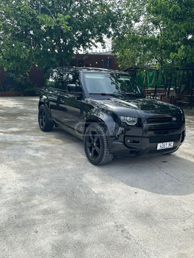 Land Rover Defender 110