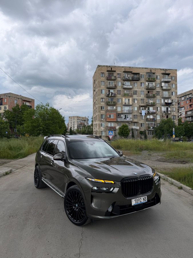 BMW X7 2023 — photo 2