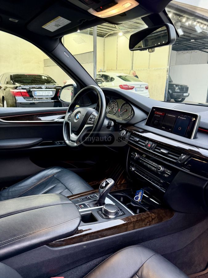 BMW X5 2018 — photo 2