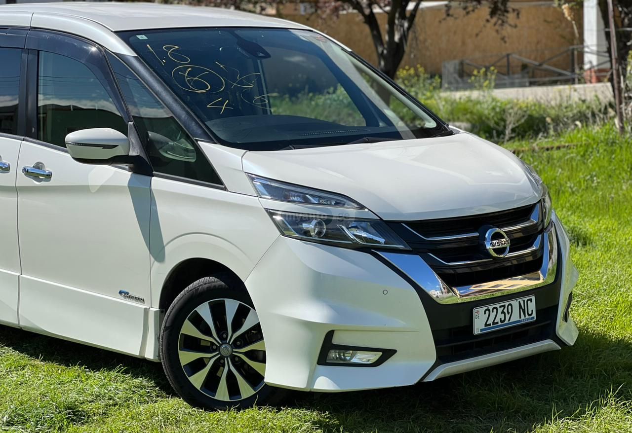 Nissan Serena 2017 — photo 2