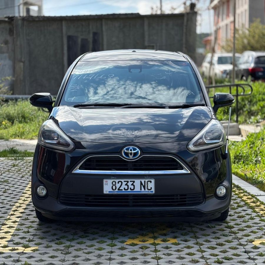 Toyota Sienta 2018 — photo 2