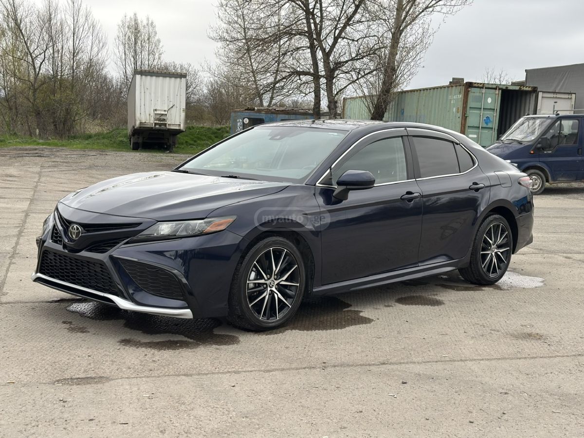 Toyota Camry 2021 — photo 2