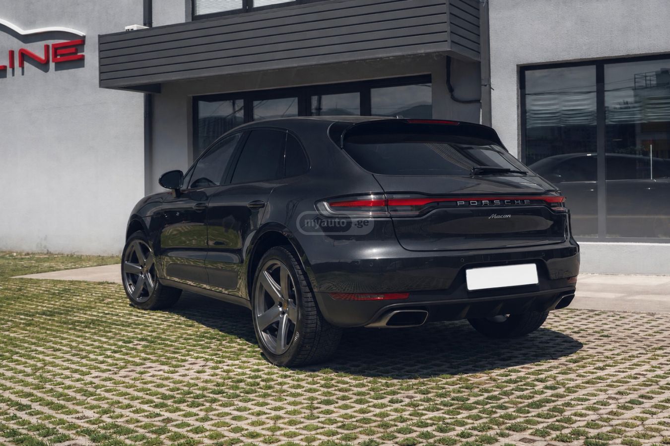 Porsche Macan 2019 — photo 2