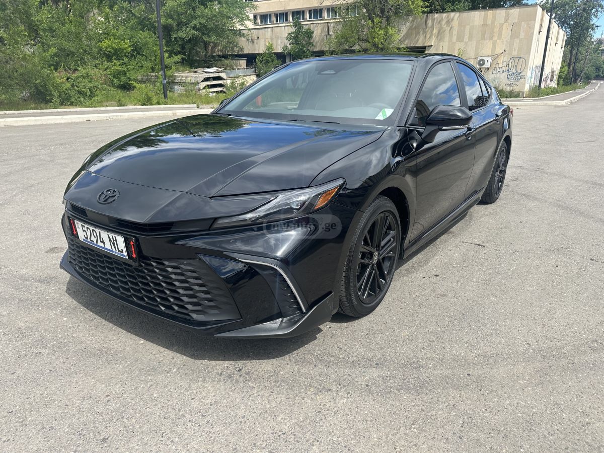 Toyota Camry 2025 — photo 2