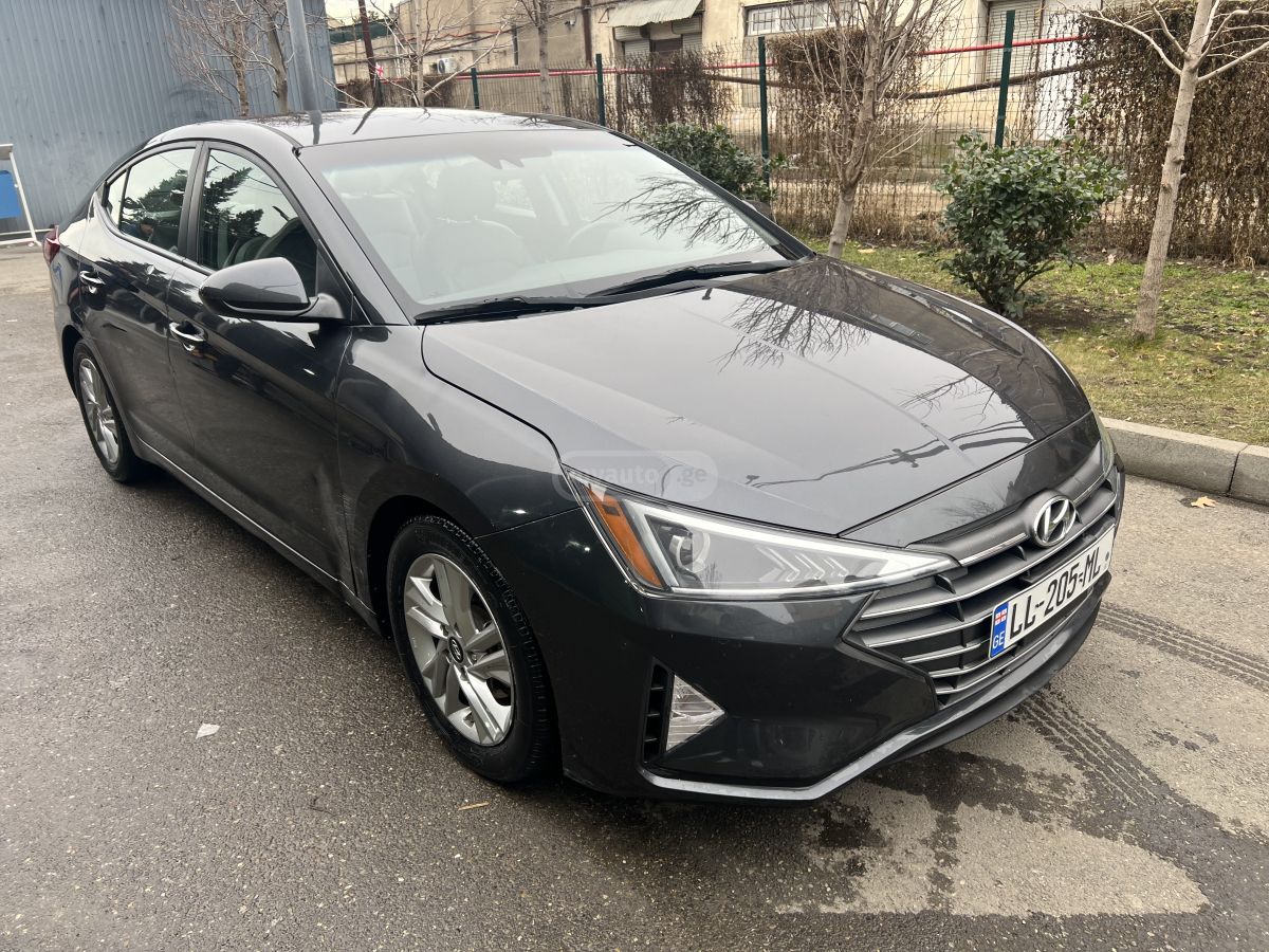 Hyundai Elantra 2019 — photo 2