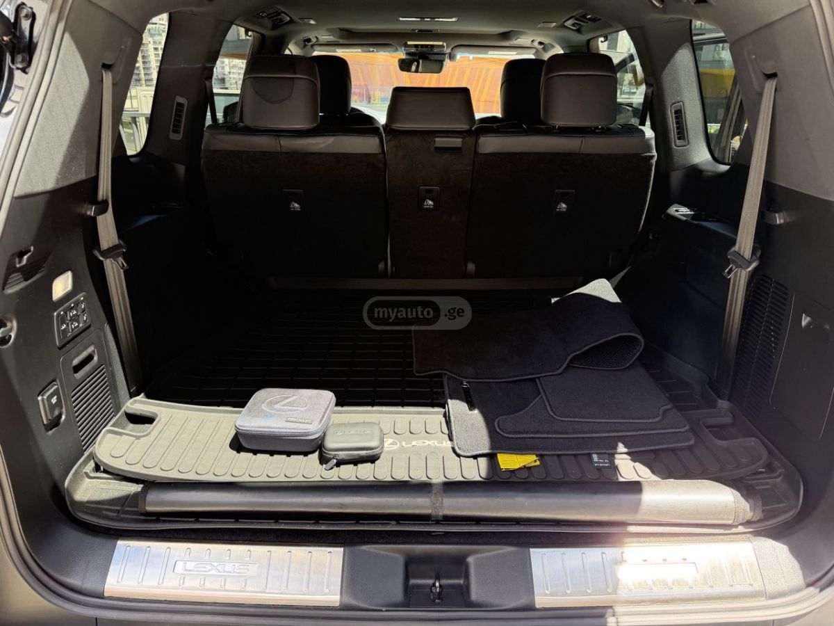 Lexus LX 600
