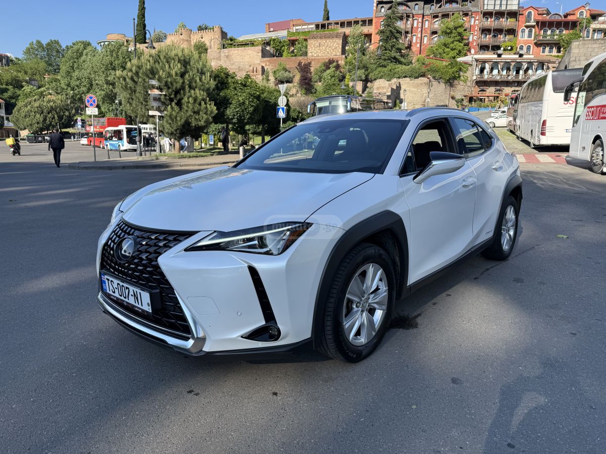 Lexus UX 250 h 2020 — photo 2