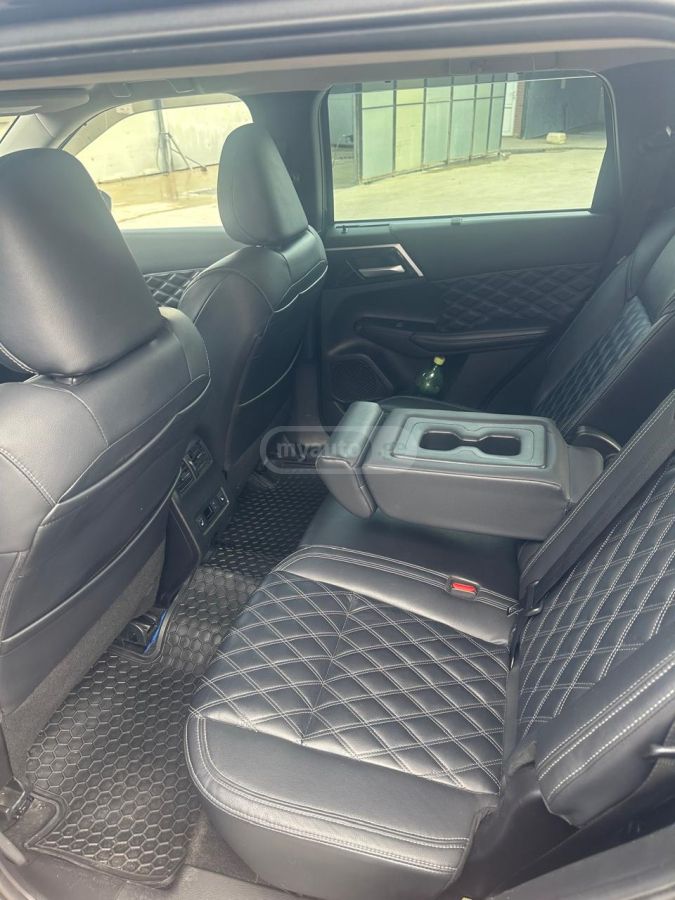 Mitsubishi Outlander 2023 — photo 2