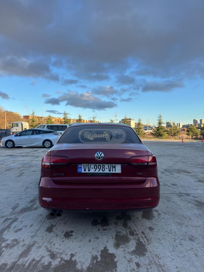 Volkswagen Jetta 2017 — photo 2