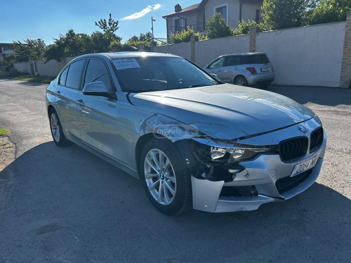BMW 320 2016 — photo 2
