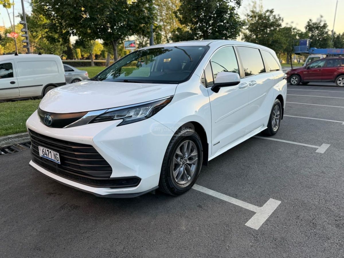 Toyota Sienna 2021 — photo 2