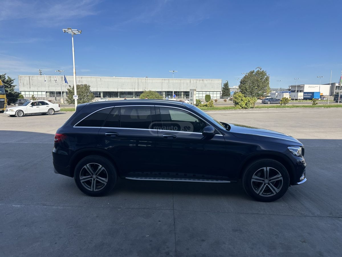 Mercedes-Benz GLC 300 2016 — photo 2