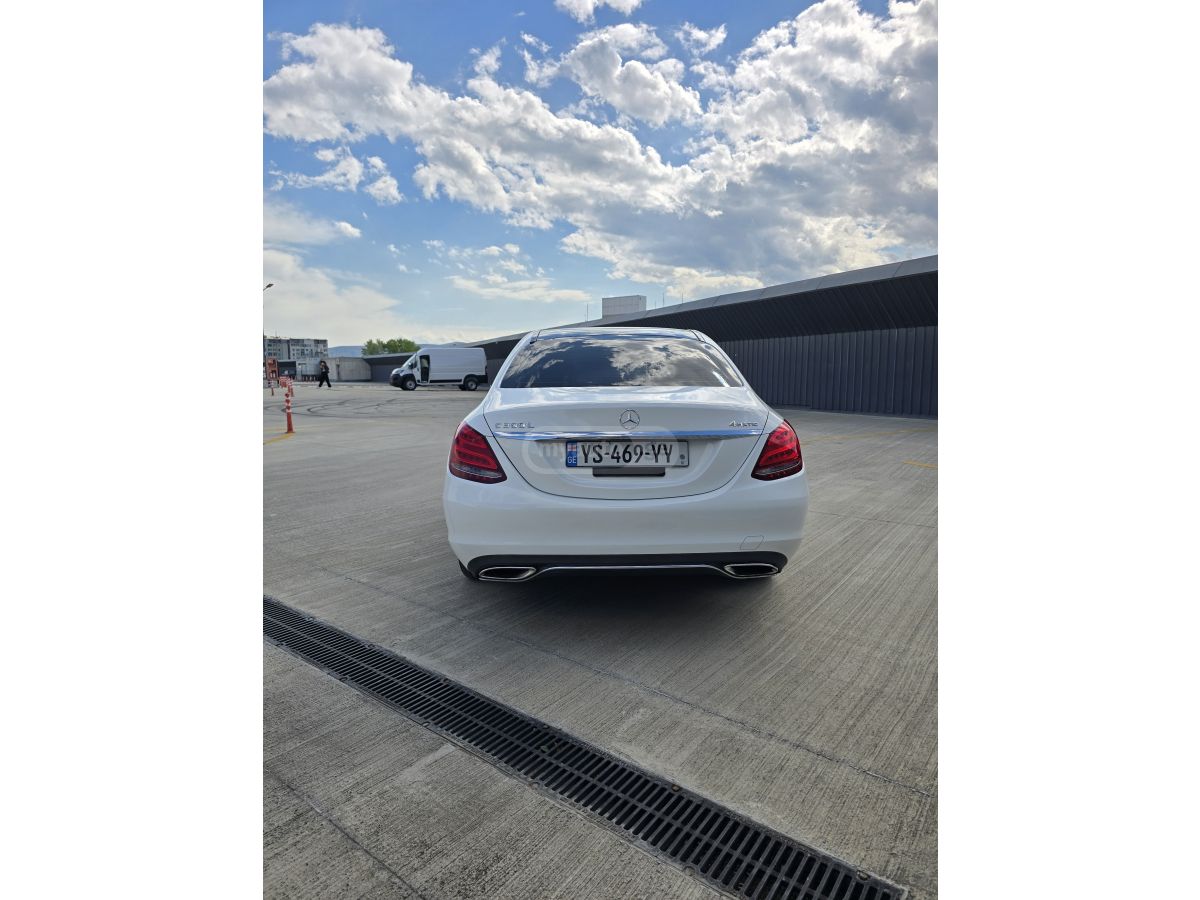Mercedes-Benz C 300 2015 — photo 2