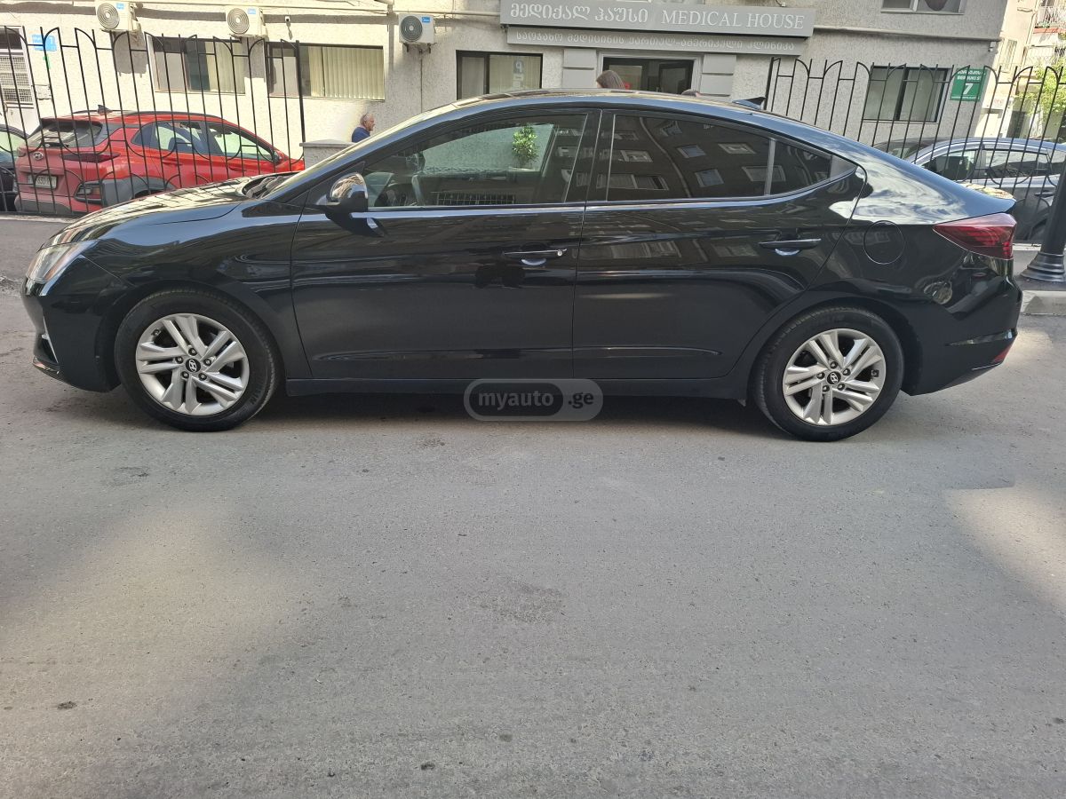 Hyundai Elantra 2018 — photo 2
