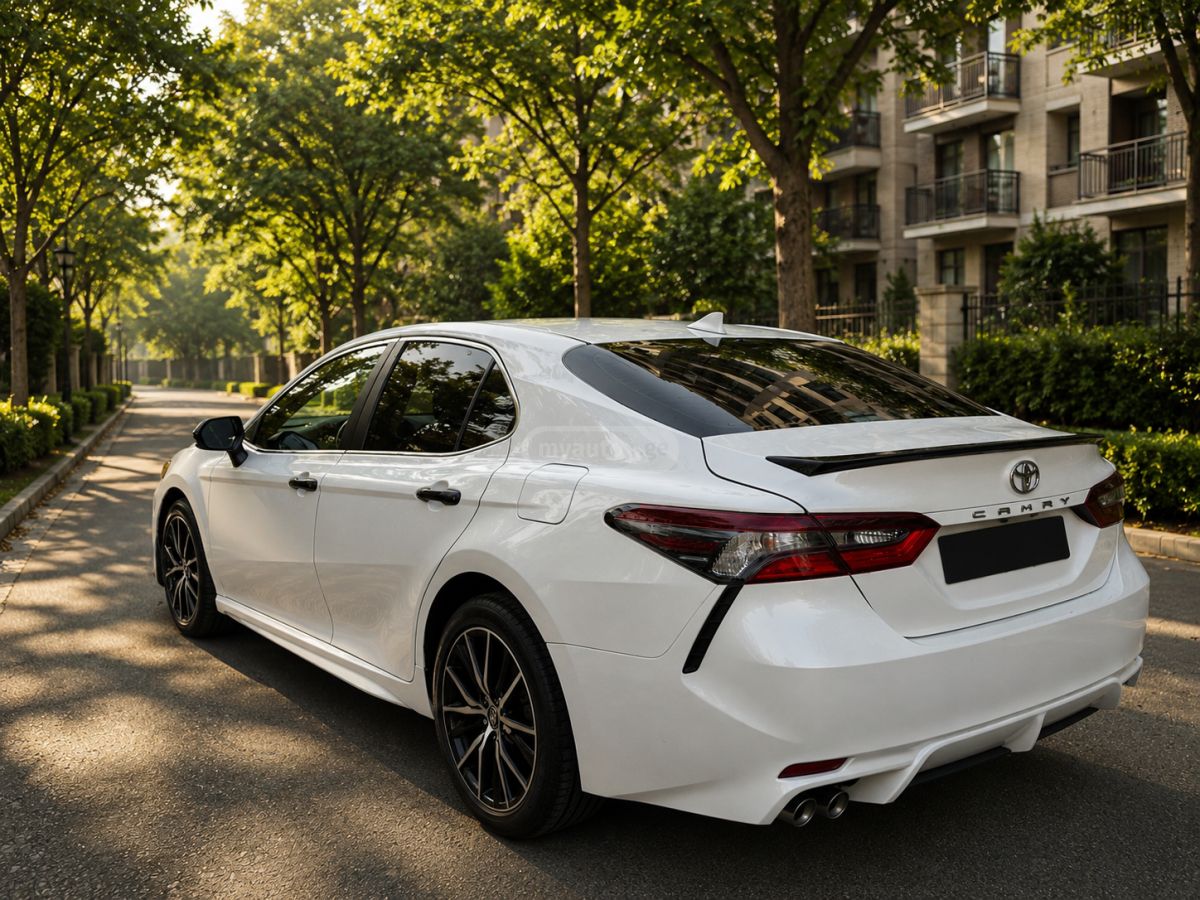 Toyota Camry 2021 — photo 2