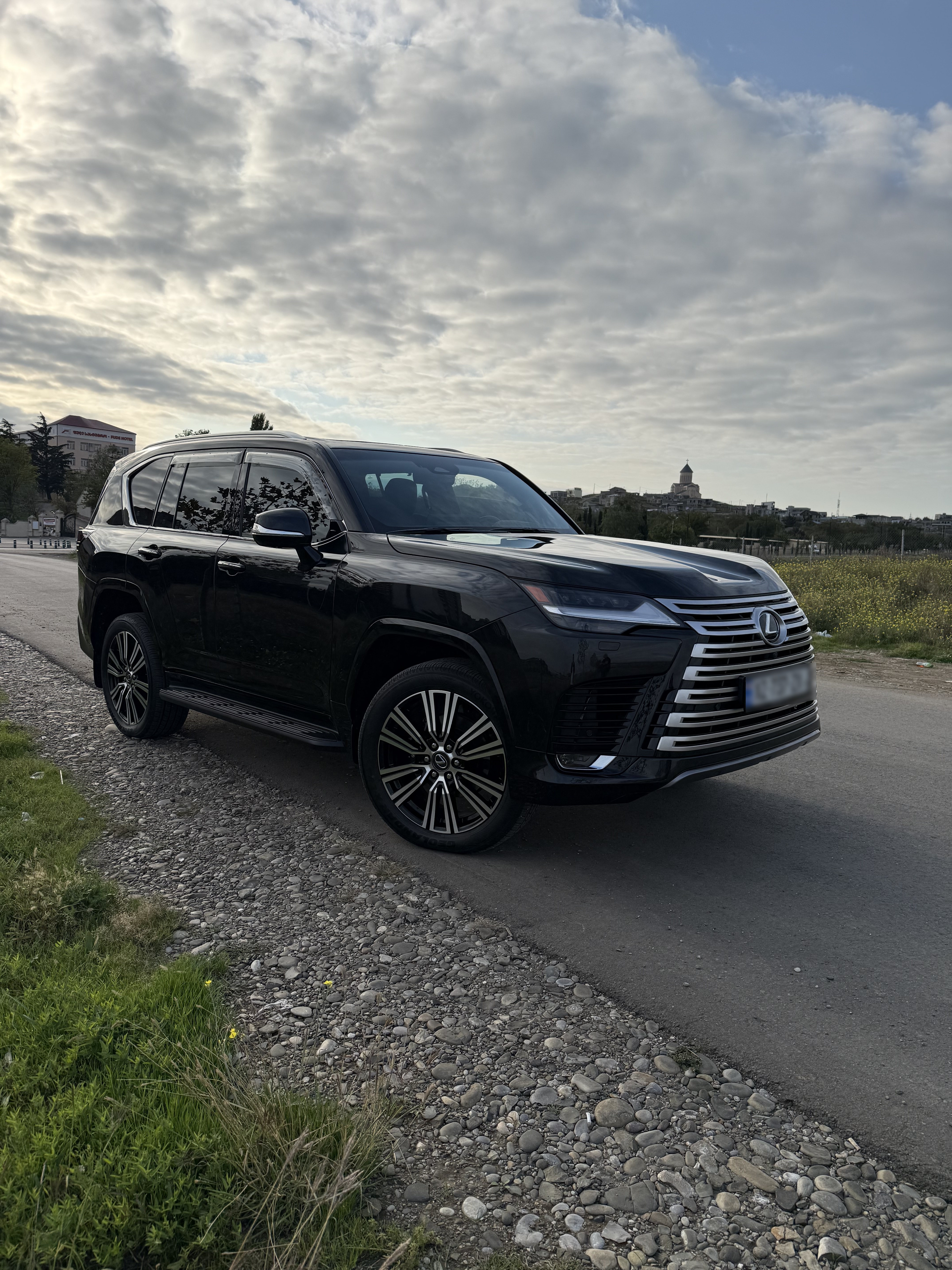 Lexus LX 600 2025 — photo 2