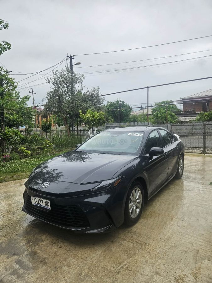 Toyota Camry 2025 — photo 2