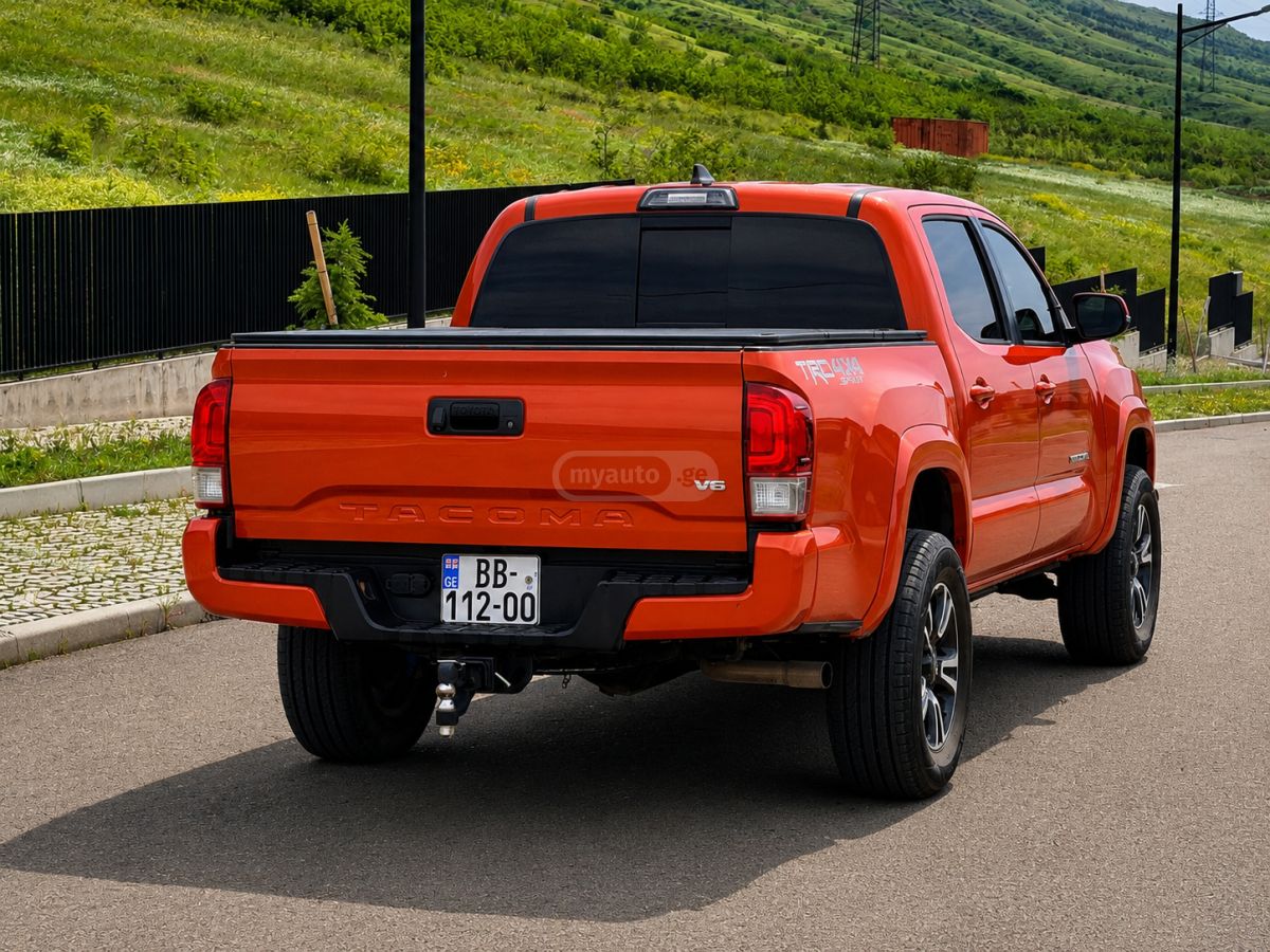 Toyota Tacoma 2017 — photo 2