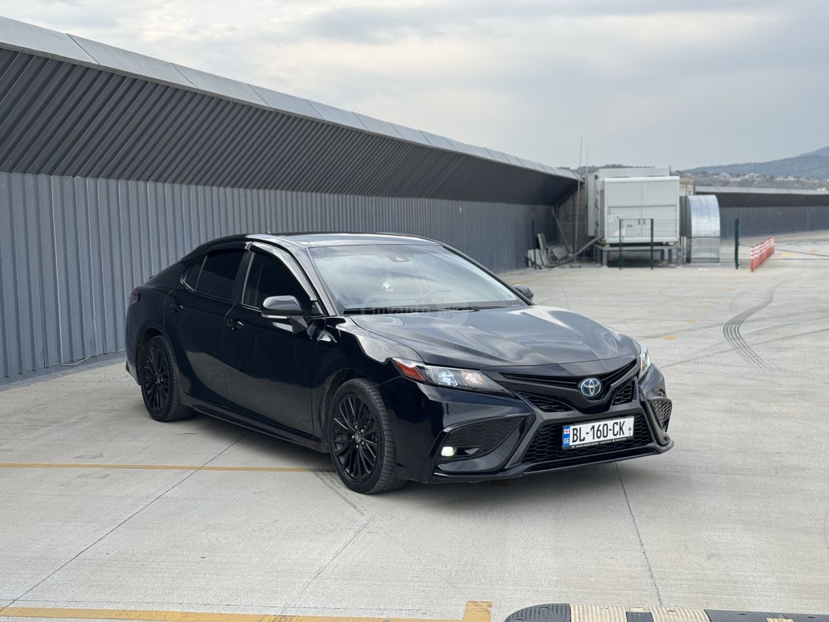 Toyota Camry 2022 — photo 2