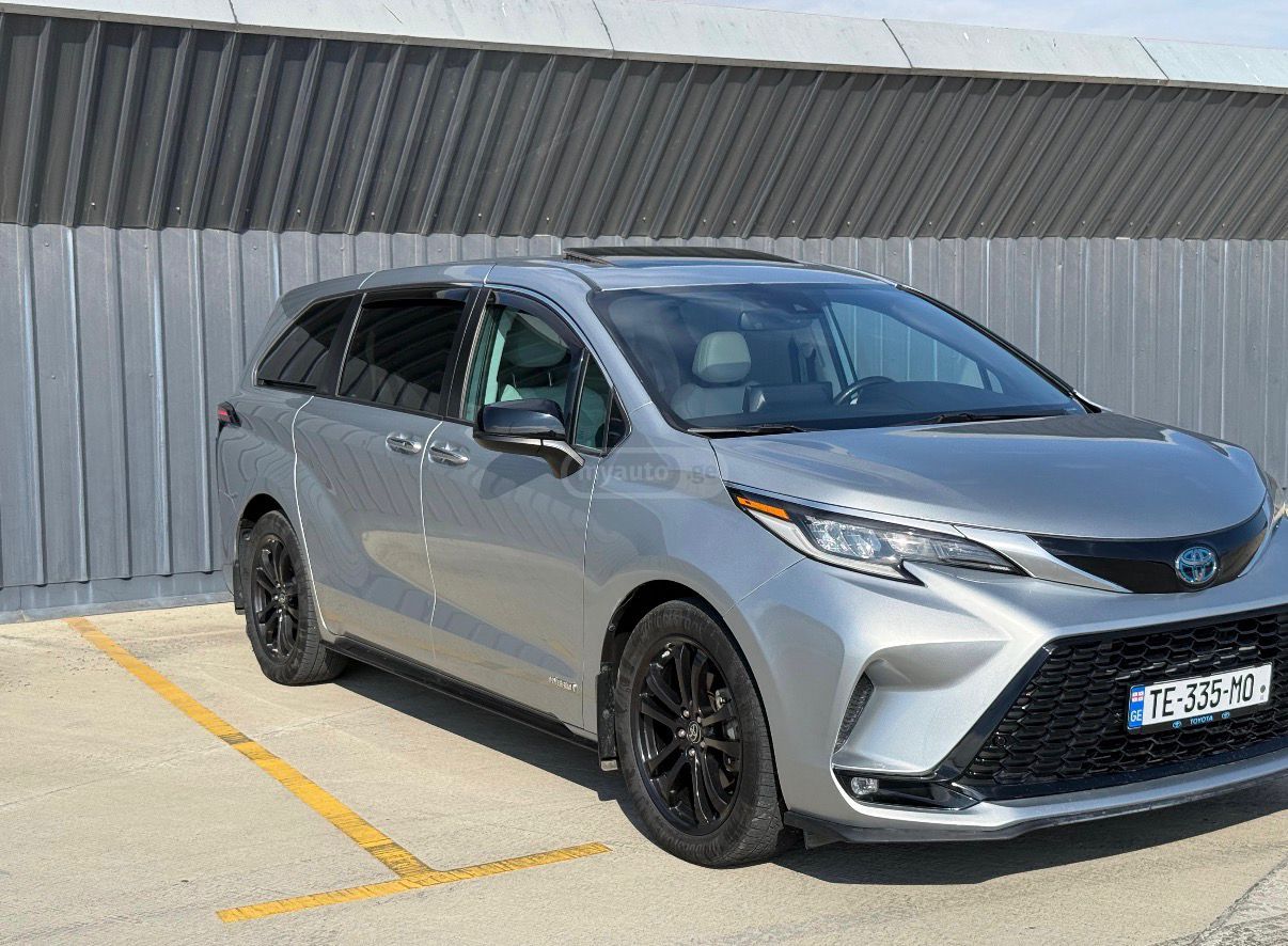 Toyota Sienna 2022 — photo 2