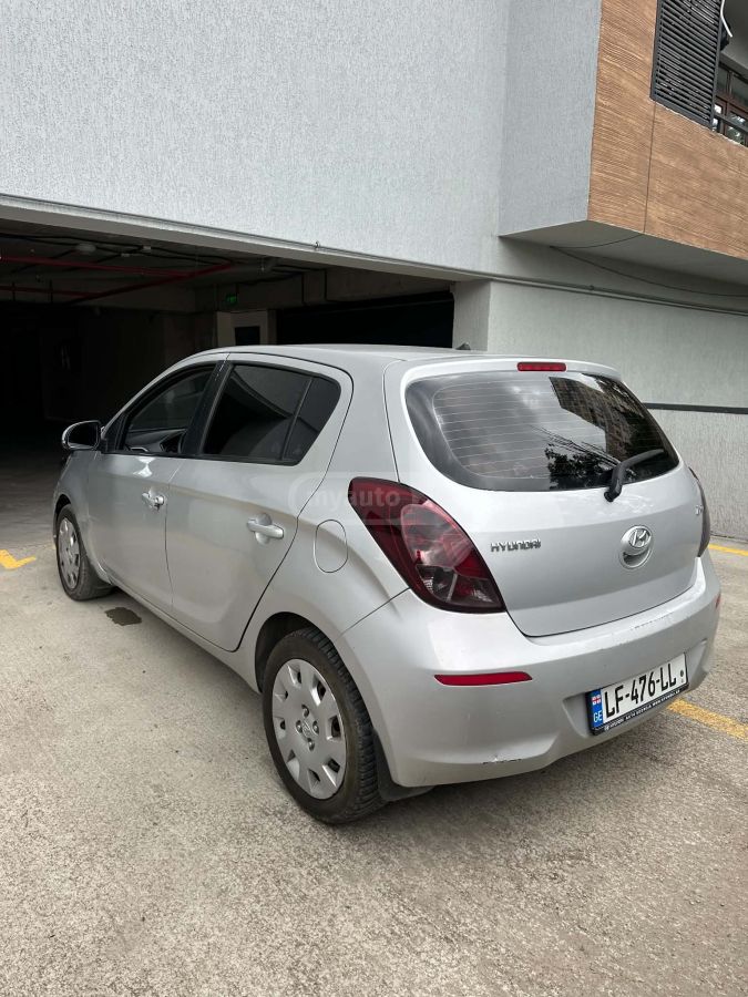 Hyundai i 20 2014 — photo 2