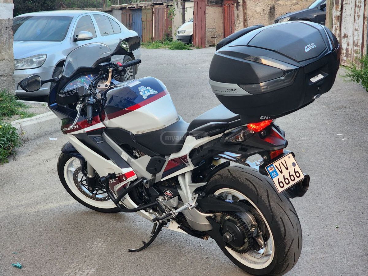 Honda VFR 800 2020 — photo 2