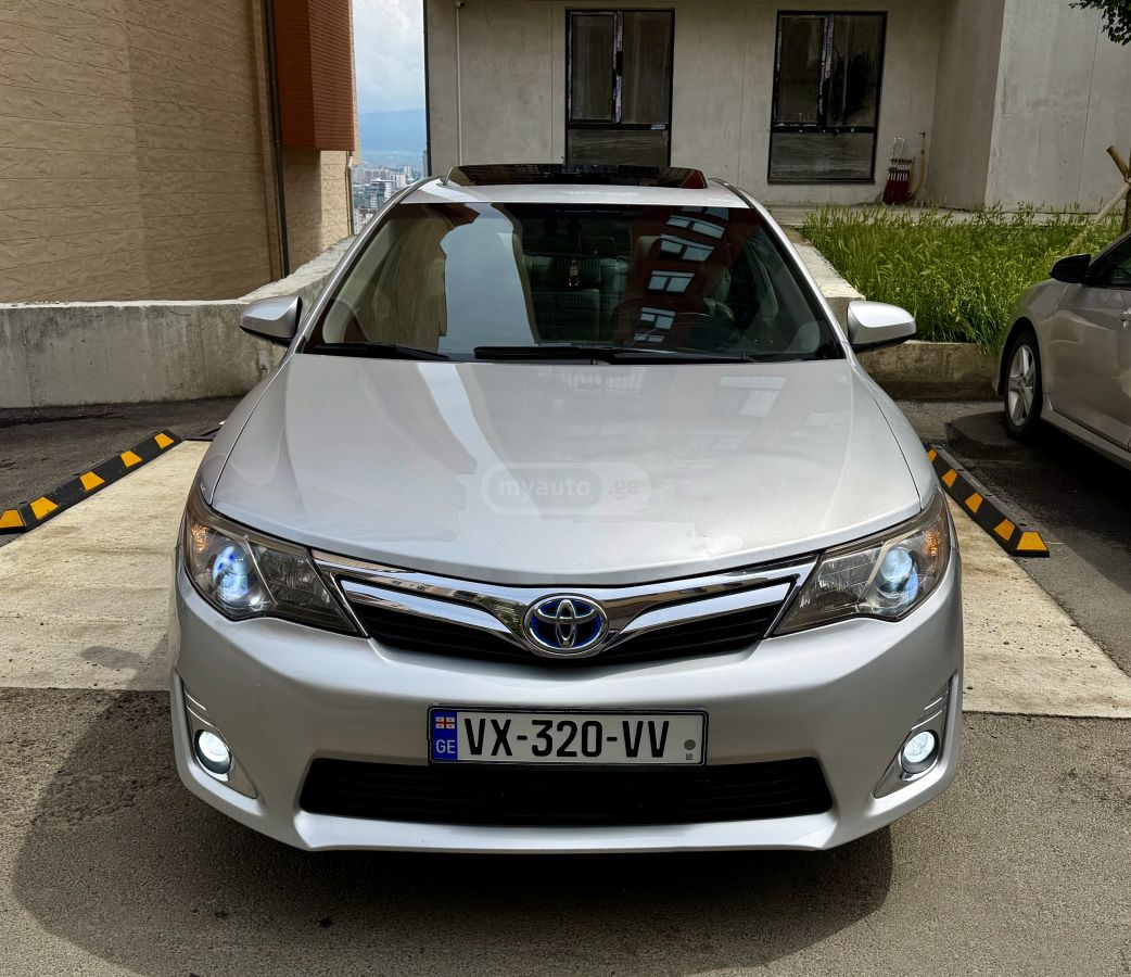 Toyota Camry 2013 — photo 2