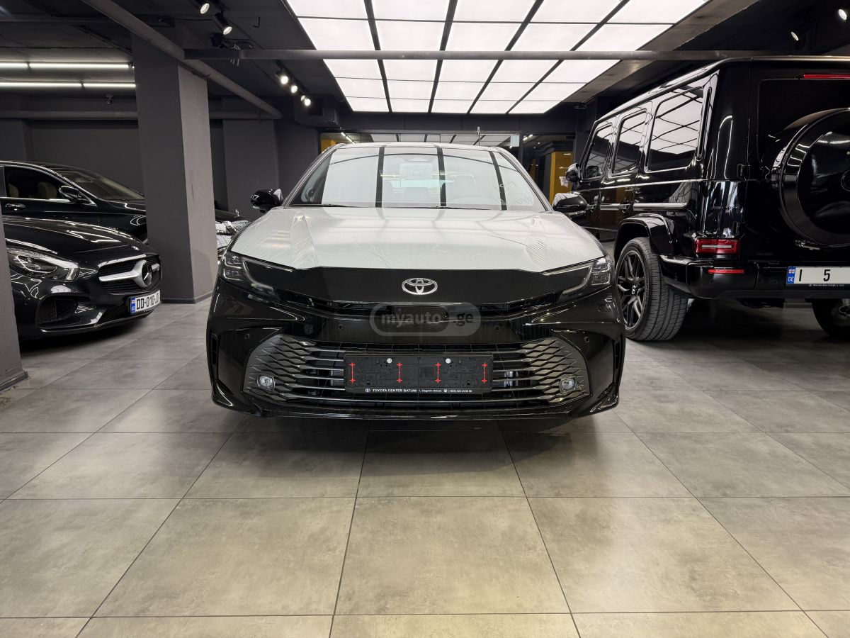 Toyota Camry 2026 — photo 2