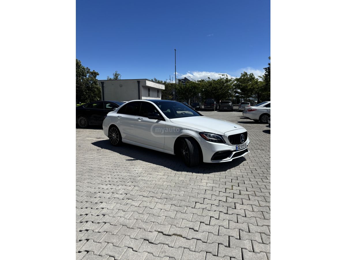 Mercedes-Benz C 300 2019 — photo 2