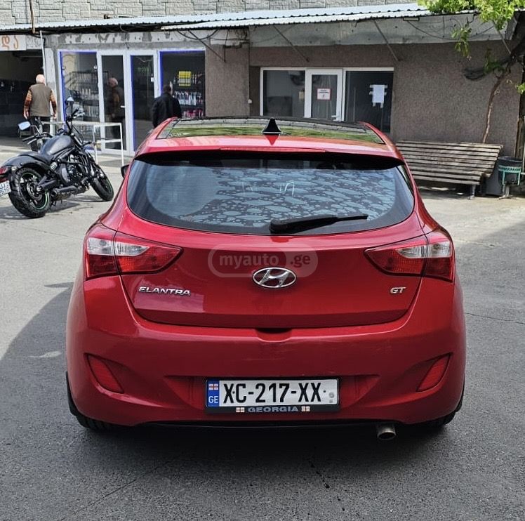 Hyundai Elantra GT 2012 — photo 2