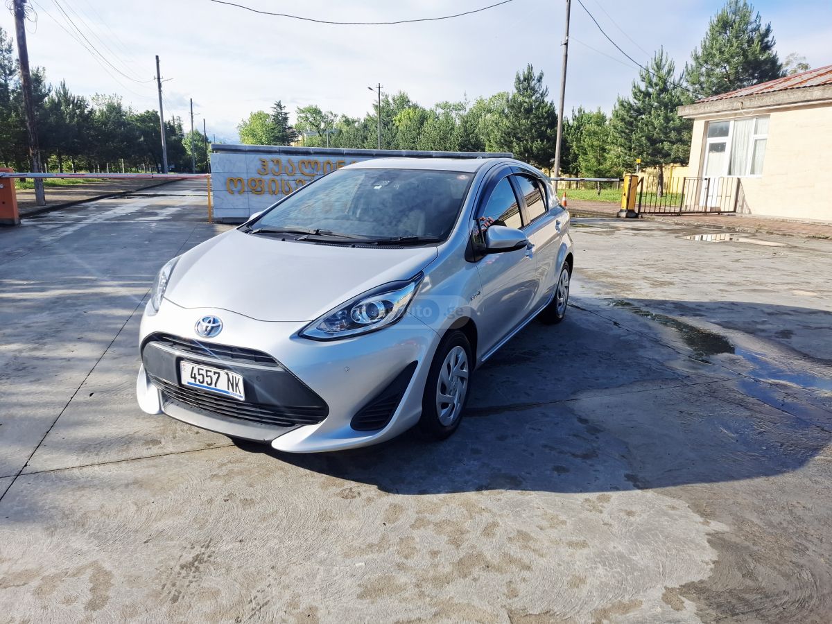 Toyota Aqua 2018 — photo 2