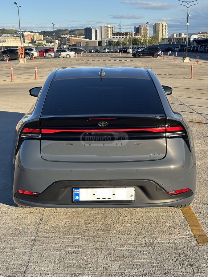 Toyota Prius 2023 — photo 2