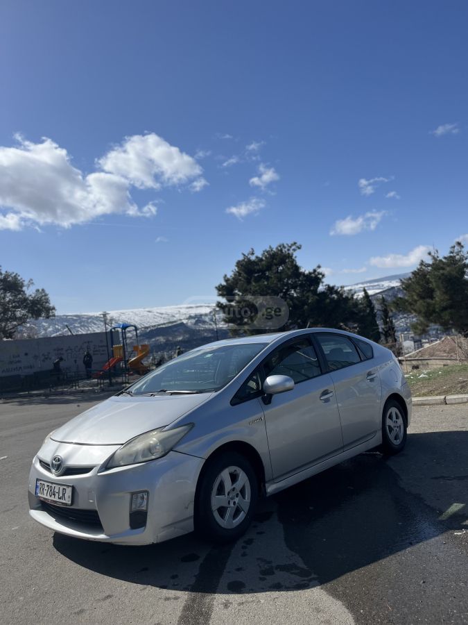 Toyota Prius 2010 — photo 2