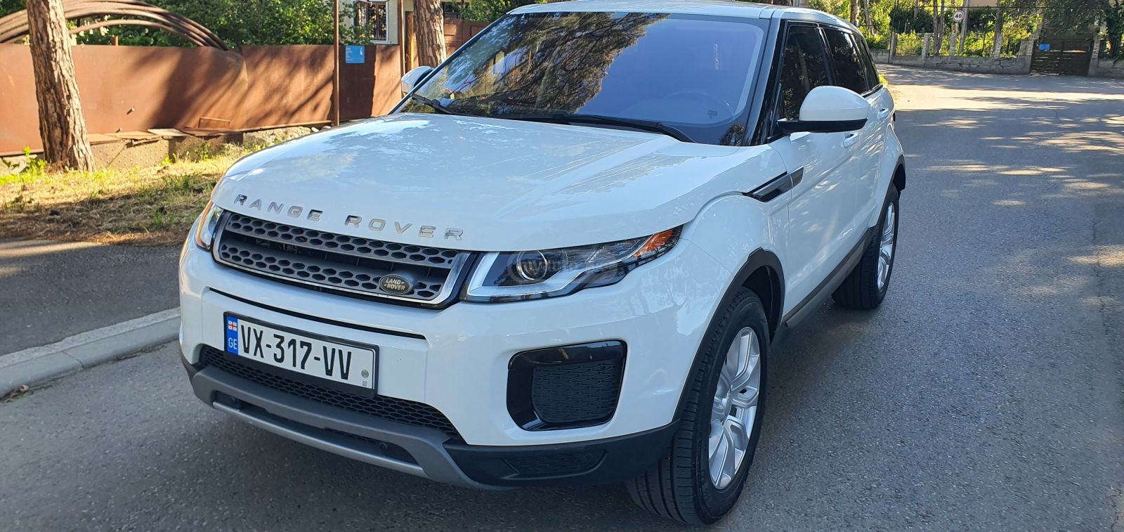 Land Rover Range Rover Evoque 2018 — photo 2